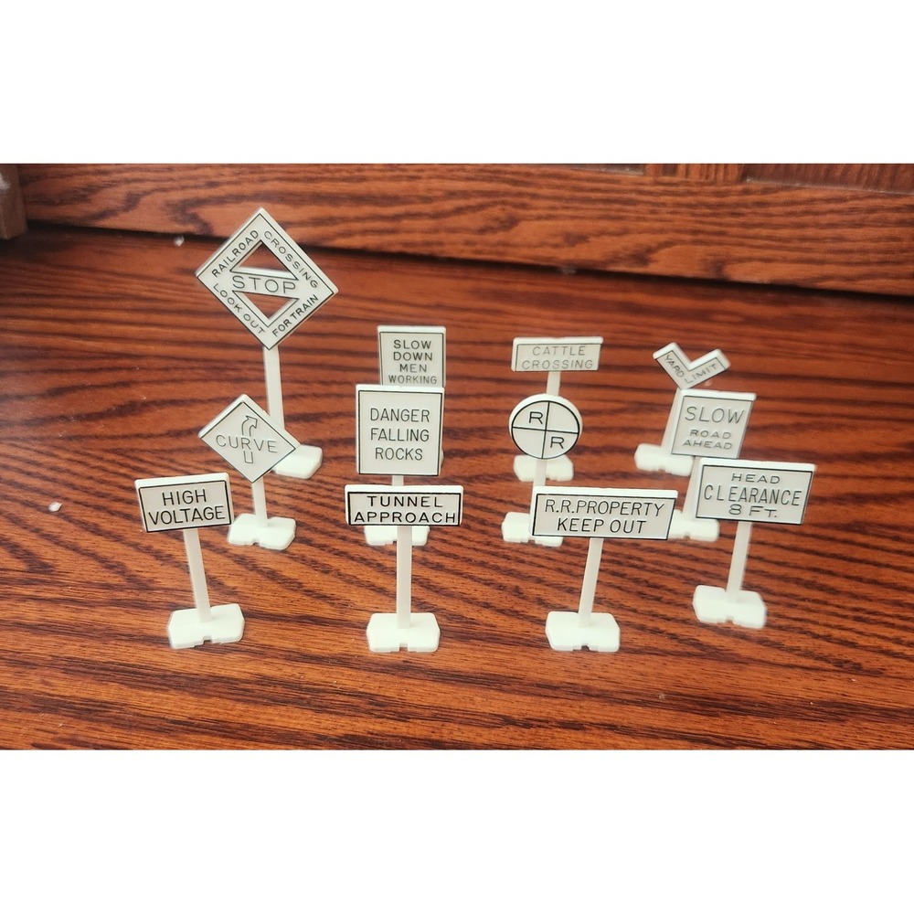 Bachmann's Big Hauler Train -‎ Plastic Signs lot of (14) And Power Poles